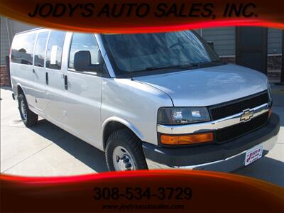 2017 Chevrolet Express LT 3500  LT 3500, EXTENDED 15 PASSENGE, 6.0 V8, Van