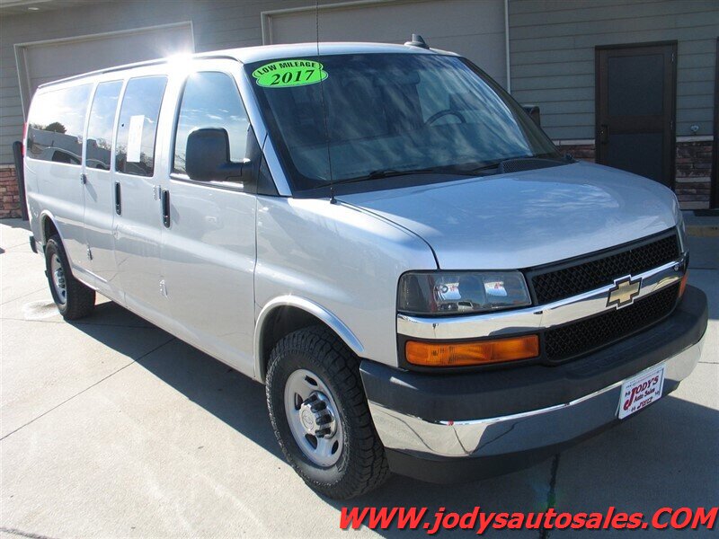 2017 Chevrolet Express LT 3500  LT 3500, EXTENDED 15 PASSENGE, 6.0 V8, - Photo 1 - North Platte, NE 69101