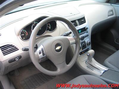 2009 Chevrolet Malibu LS   - Photo 2 - North Platte, NE 69101
