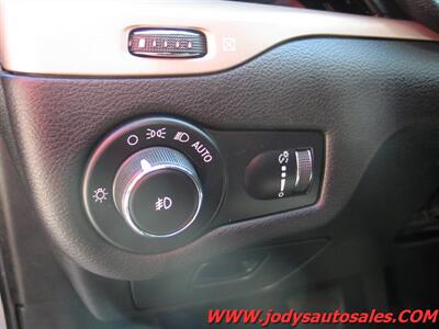 2018 Jeep Cherokee Latitude  Latitude, 4WD, LOW 55,000 MILES - Photo 6 - North Platte, NE 69101