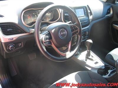2018 Jeep Cherokee Latitude  Latitude, 4WD, LOW 55,000 MILES - Photo 2 - North Platte, NE 69101