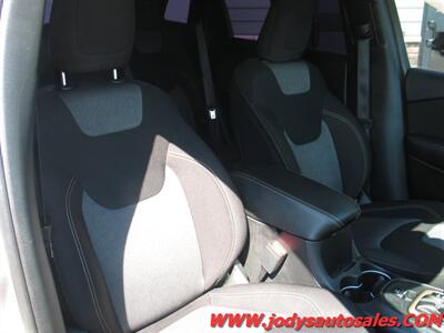 2018 Jeep Cherokee Latitude  Latitude, 4WD, LOW 55,000 MILES - Photo 21 - North Platte, NE 69101