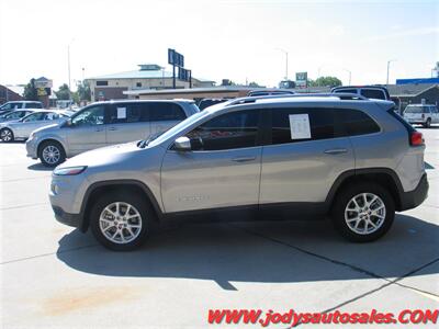2018 Jeep Cherokee Latitude  Latitude, 4WD, LOW 55,000 MILES - Photo 24 - North Platte, NE 69101