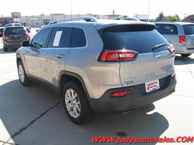 2018 Jeep Cherokee Latitude  Latitude, 4WD, LOW 55,000 MILES - Photo 25 - North Platte, NE 69101