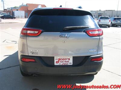 2018 Jeep Cherokee Latitude  Latitude, 4WD, LOW 55,000 MILES - Photo 26 - North Platte, NE 69101