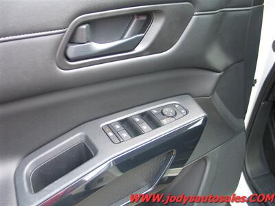 2023 Nissan Pathfinder S  S, 4WD, 3RD ROW SEATING, 3.5L V6 - Photo 8 - North Platte, NE 69101