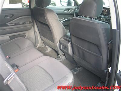 2023 Nissan Pathfinder S  S, 4WD, 3RD ROW SEATING, 3.5L V6 - Photo 28 - North Platte, NE 69101