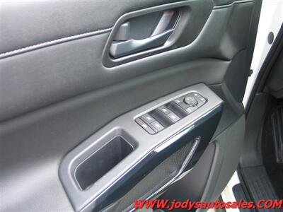 2023 Nissan Pathfinder S  S, 4WD, 3RD ROW SEATING, 3.5L V6 - Photo 3 - North Platte, NE 69101