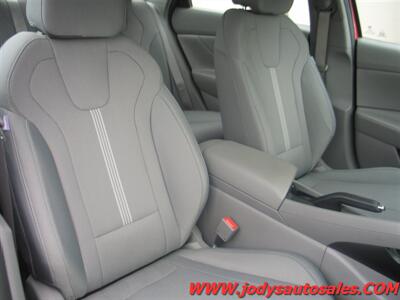 2021 Hyundai ELANTRA SE  SE, FWD, HYBRID, 40 MPG - Photo 22 - North Platte, NE 69101