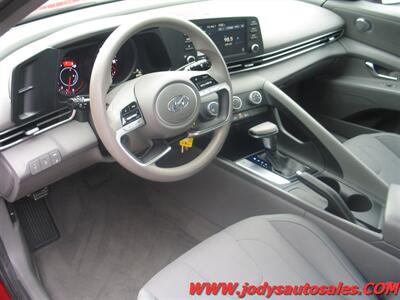 2021 Hyundai ELANTRA SE  SE, FWD, HYBRID, 40 MPG - Photo 2 - North Platte, NE 69101