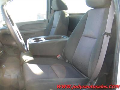 2011 Chevrolet Silverado 2500 W/T, 6.0 V-8, 4X4, LOW 86,000 MILES - Photo 5 - North Platte, NE 69101
