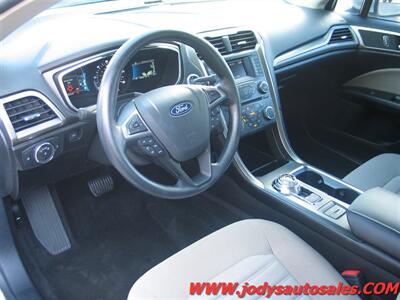 2018 Ford Fusion Hybrid S  S, 39,000 LOW MILES - Photo 2 - North Platte, NE 69101