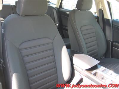 2018 Ford Fusion Hybrid SE  SE, GAS/HYBRID, 40 MPG, LOW, LOW 40,000 MILES - Photo 23 - North Platte, NE 69101