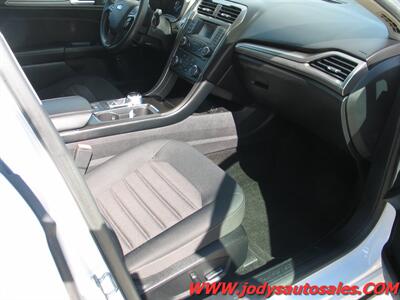 2018 Ford Fusion Hybrid SE  SE, GAS/HYBRID, 40 MPG, LOW, LOW 40,000 MILES - Photo 22 - North Platte, NE 69101