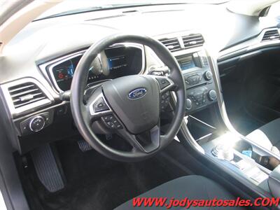 2018 Ford Fusion Hybrid SE  SE, GAS/HYBRID, 40 MPG, LOW, LOW 40,000 MILES - Photo 2 - North Platte, NE 69101