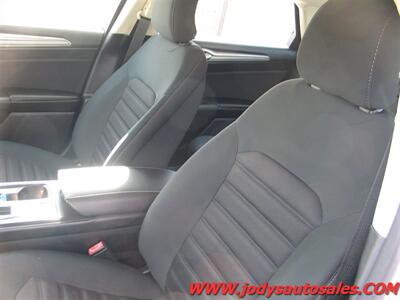 2018 Ford Fusion Hybrid SE  SE, GAS/HYBRID, 40 MPG, LOW, LOW 40,000 MILES - Photo 5 - North Platte, NE 69101