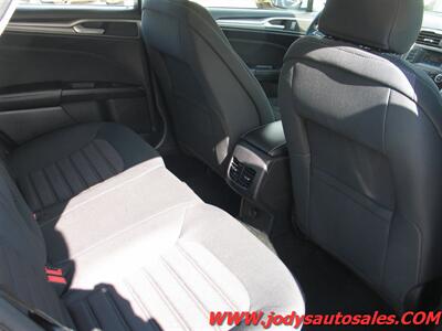 2018 Ford Fusion Hybrid SE  SE, GAS/HYBRID, 40 MPG, LOW, LOW 40,000 MILES - Photo 24 - North Platte, NE 69101