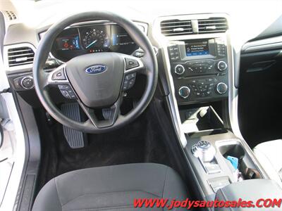 2018 Ford Fusion Hybrid SE  SE, GAS/HYBRID, 40 MPG, LOW, LOW 40,000 MILES - Photo 6 - North Platte, NE 69101