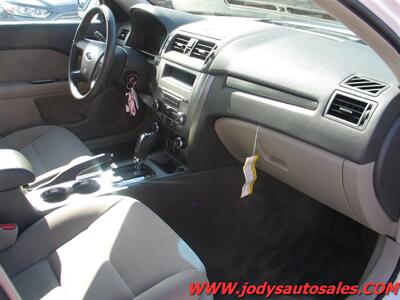 2011 Ford Fusion Hybrid   - Photo 17 - North Platte, NE 69101