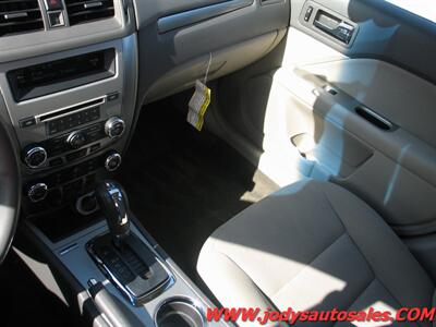 2011 Ford Fusion Hybrid   - Photo 15 - North Platte, NE 69101