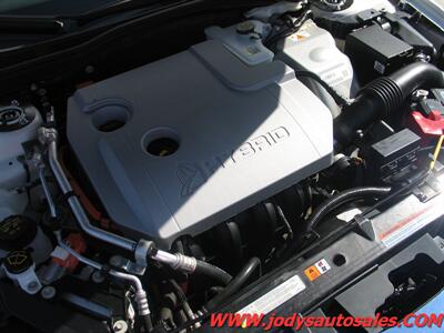 2011 Ford Fusion Hybrid   - Photo 29 - North Platte, NE 69101