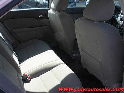 2011 Ford Fusion Hybrid   - Photo 19 - North Platte, NE 69101
