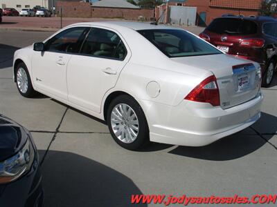 2011 Ford Fusion Hybrid   - Photo 24 - North Platte, NE 69101