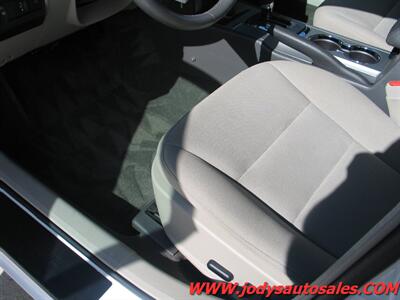 2011 Ford Fusion Hybrid   - Photo 4 - North Platte, NE 69101