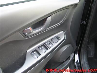 2023 Hyundai KONA SE SE, AWD, XM Radio, Bluetooth, 33MPG - Photo 3 - North Platte, NE 69101