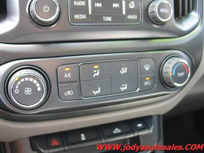 2016 Chevrolet Colorado 4DR., 4X4, CREW CAB, LOW 30,000 MILES - Photo 18 - North Platte, NE 69101