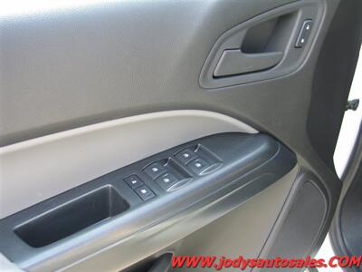 2016 Chevrolet Colorado 4DR., 4X4, CREW CAB, LOW 30,000 MILES - Photo 3 - North Platte, NE 69101