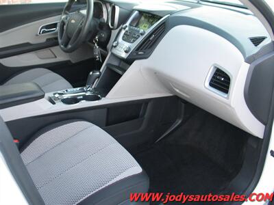 2017 Chevrolet Equinox LS  LS, AWD, LOW LOW 40,000 MILES - Photo 21 - North Platte, NE 69101