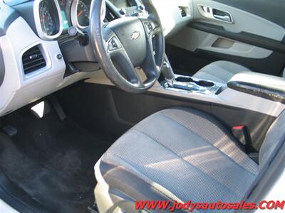 2017 Chevrolet Equinox LS, AWD, LOW LOW 40,000 MILES  LS, AWD, LOW LOW 40,000 MILES - Photo 4 - North Platte, NE 69101