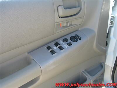 2001 Dodge Dakota  SLT, Crew Cab, 4x4, - Photo 3 - North Platte, NE 69101