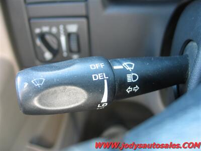 2001 Dodge Dakota  SLT, Crew Cab, 4x4, - Photo 9 - North Platte, NE 69101
