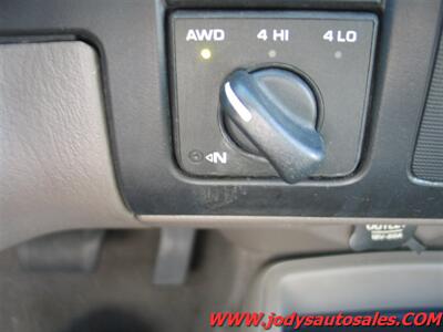 2001 Dodge Dakota  SLT, Crew Cab, 4x4, - Photo 14 - North Platte, NE 69101