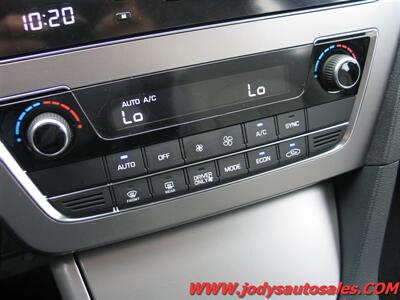 2016 Hyundai SONATA Hybrid SE  SE, HYBRID, LOW, LOW 49,000 MILES - Photo 15 - North Platte, NE 69101