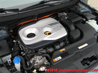 2016 Hyundai SONATA Hybrid SE  SE, HYBRID, LOW, LOW 49,000 MILES - Photo 32 - North Platte, NE 69101