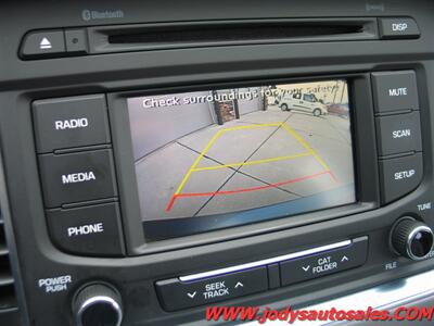 2016 Hyundai SONATA Hybrid SE  SE, HYBRID, LOW, LOW 49,000 MILES - Photo 14 - North Platte, NE 69101
