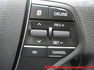 2016 Hyundai SONATA Hybrid SE  SE, HYBRID, LOW, LOW 49,000 MILES - Photo 11 - North Platte, NE 69101
