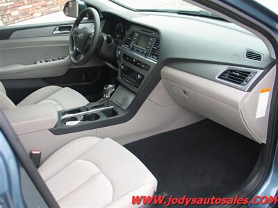 2016 Hyundai SONATA Hybrid SE  SE, HYBRID, LOW, LOW 49,000 MILES - Photo 20 - North Platte, NE 69101