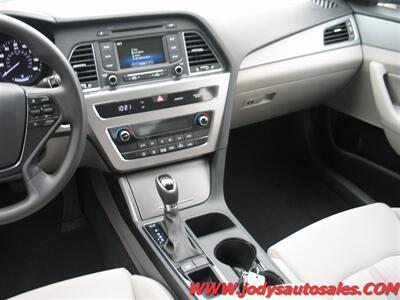 2016 Hyundai SONATA Hybrid SE  SE, HYBRID, LOW, LOW 49,000 MILES - Photo 19 - North Platte, NE 69101