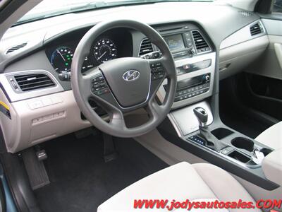 2016 Hyundai SONATA Hybrid SE  SE, HYBRID, LOW, LOW 49,000 MILES - Photo 2 - North Platte, NE 69101