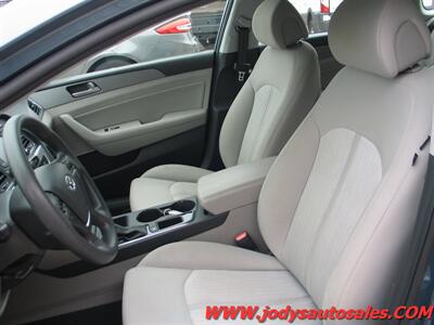 2016 Hyundai SONATA Hybrid SE  SE, HYBRID, LOW, LOW 49,000 MILES - Photo 5 - North Platte, NE 69101