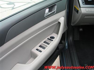 2016 Hyundai SONATA Hybrid SE  SE, HYBRID, LOW, LOW 49,000 MILES - Photo 3 - North Platte, NE 69101