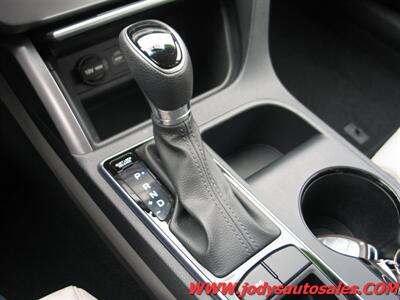 2016 Hyundai SONATA Hybrid SE  SE, HYBRID, LOW, LOW 49,000 MILES - Photo 17 - North Platte, NE 69101