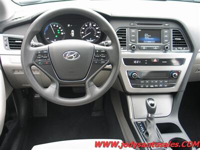 2016 Hyundai SONATA Hybrid SE  SE, HYBRID, LOW, LOW 49,000 MILES - Photo 18 - North Platte, NE 69101