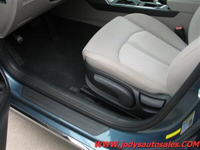 2016 Hyundai SONATA Hybrid SE  SE, HYBRID, LOW, LOW 49,000 MILES - Photo 4 - North Platte, NE 69101