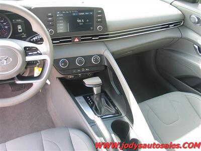 2021 Hyundai ELANTRA SE SE FWD, 41 MPG - Photo 5 - North Platte, NE 69101