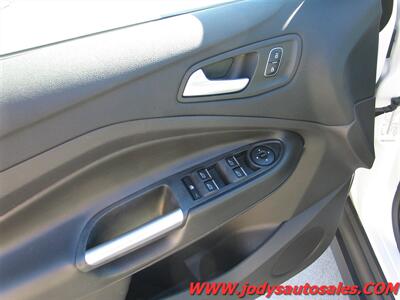 2017 Ford C-MAX Hybrid SE  SE, GAS/HYBRID, 40 MPG, LOW, LOW 42,000 MILES - Photo 3 - North Platte, NE 69101